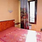 De Bourgogne מלון דירות 3*