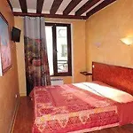 מלון דירות De Bourgogne 3*
